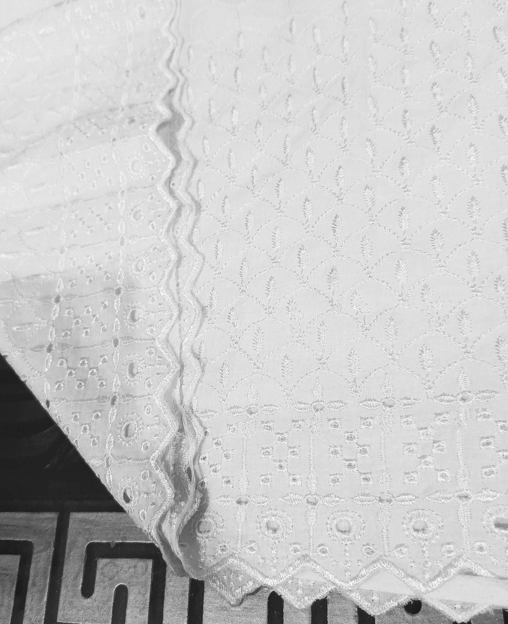 Manaz chicken Kari Trouser Pure white Lawn Unstitched